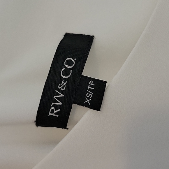 RW & Co white v-neck Sleeveless Blouse - Picture 4 of 7